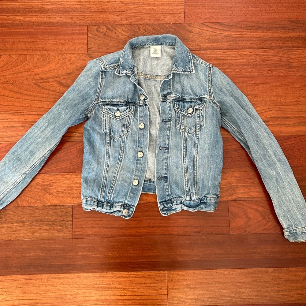 H&M light wash jean jacket